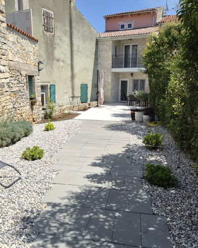 Laiki: Flèche, Allée, Clocher