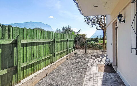 La Rosa: Herbe, Architecture, Domicile, Maison, Lot Terre, Chalet, Biens, Ferme, Cour, Pelouse