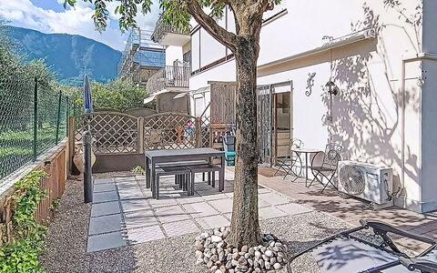 La Rosa: Herbe, Architecture, Domicile, Maison, Lot Terre, Chalet, Biens, Ferme, Cour, Pelouse
