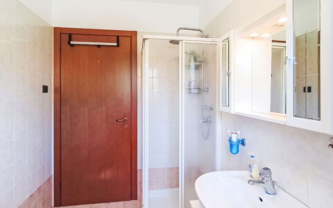 La Rosa: Salle De Bains, Luminaire Plomberie, Sol, Sol, Design Intérieur, Lavabo, Évier, Robinet, Plomberie, Pièce