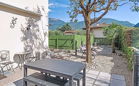 La Rosa: Herbe, Architecture, Domicile, Maison, Lot Terre, Chalet, Biens, Ferme, Cour, Pelouse
