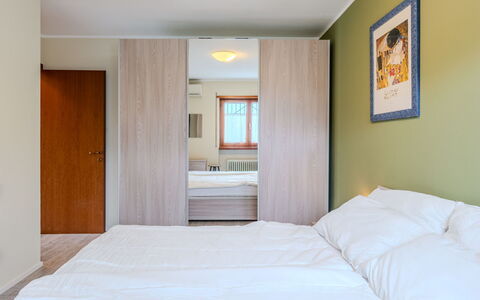 La Rosa: Design Intérieur, Meubles, Mur, Sol, Sol, Bois, Plafond, Lit, Pièce, Chambre