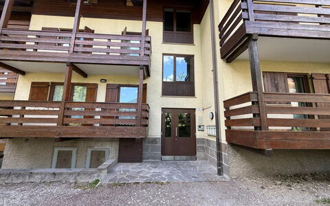 Snow Home col Rodella: Herbe, Architecture, Domicile, Maison, Lot Terre, Chalet, Biens, Ferme, Cour, Pelouse