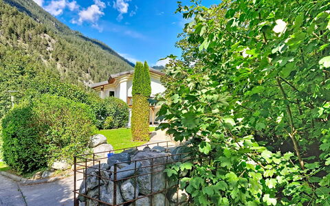 Sandra: Montagnes Relief, Colline, Chaîne De Montagnes, Station De Montagne, Vallée, Crête, Village De Montagne, À Feuilles Persistantes, Massif