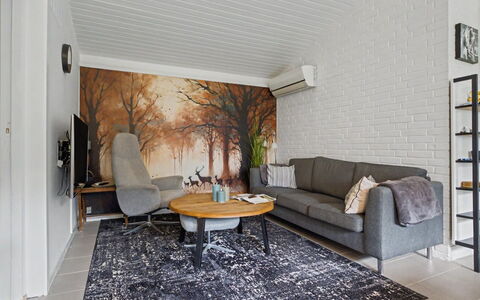 Mea - 750M from the Sea: Meubles, Design Intérieur, Sol, Mur, Sol, Canapé, Bois, Salon, Plafond, Pièce
