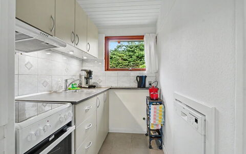 Mea - 750M from the Sea: Sol, Bois, Principaux Appliance, Cuisine, Design Intérieur, Sol, Plafond, Appareil De Cuisine, Pièce, Comptoir
