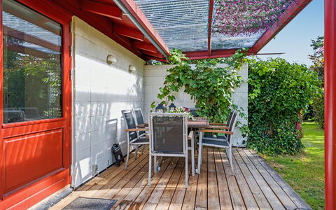 Mea - 750M from the Sea: Bois, Ombre, Plate-Forme, Mobilier De Jardin, Jardin, Tache De Bois, Dur, Cour, Structure En Plein Air, Eco Hôtel