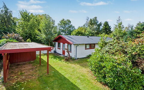 Mea - 750M from the Sea: Arbuste, Maison, Chalet, Domicile, Zone Rurale, Jardin, Couverture De Sol, Pelouse, Ferme, Cour