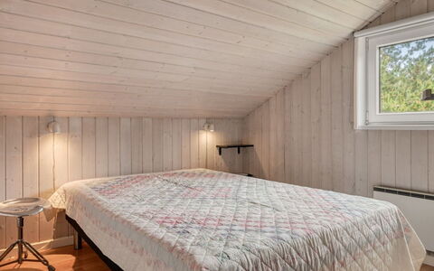 Aderice - 1.6Km from the Sea: Bois, Plafond, Sol, Design Intérieur, Sol, Chambre, Lit, Pièce, Drap De Lit, Parquet
