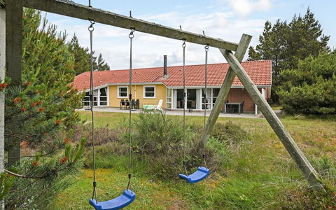 Aderice - 1.6Km from the Sea: Lot Terre, Chalet, Pelouse, Jardin, Loisir, Arrière-Cour, Cour, Ombre, Parc, Aménagement Paysager