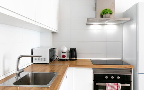 Caribe: Appareil De Cuisine, Cuisine, Comptoir, Sol, Meubles, Principaux Appliance, Cabinetry, Design Intérieur, Électroménager, Bois