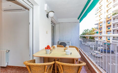 Popa: Appartement, Architecture, Zone Résidentielle, Domicile, Balcon, Condominium, Verre, Ombre, Tache De Bois, Hôtel