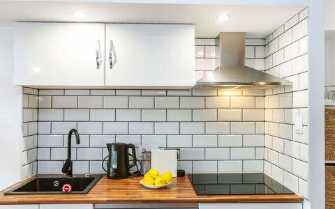 Popa: Cuisine, Comptoir, Design Intérieur, Mur, Cabinetry, Appareil De Cuisine, Sol, Domicile, Meubles, Principaux Appliance