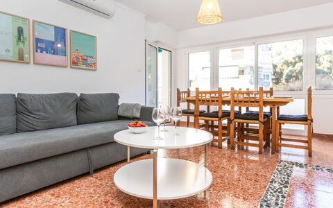 Popa: Sol, Meubles, Sol, Design Intérieur, Canapé, Salon, Pièce, Appartement, Plafond, Domicile