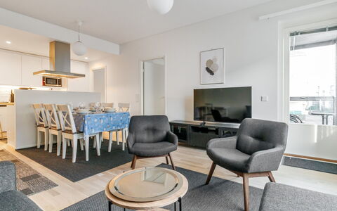 Levihonka 13: Meubles, Design Intérieur, Sol, Sol, Bois, Plafond, Pièce, Table, Chaise, Salon