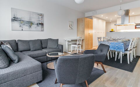 Levihonka 13: Meubles, Design Intérieur, Sol, Sol, Canapé, Bois, Plafond, Salon, Pièce, Table