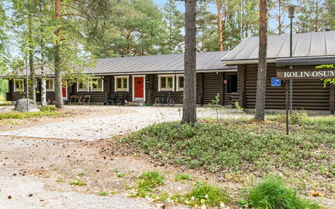 Mäkrä 3: Chalet, Domicile, Ombre, Cour, Siding, Biens, Allée, Batiments Jardin, Cabane En Rondins, Arrière-Cour