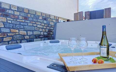Le Terrier Préfaillais, Jacuzzi: Piscine, Luminaire Plomberie, Baignoire, Jacuzzi, Recours, Hôtel, Tuile, Eco Hôtel, Appartement Penthouse
