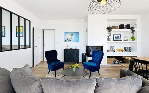 Le Terrier Préfaillais, Jacuzzi: Meubles, Design Intérieur, Sol, Canapé, Sol, Mur, Salon, Pièce, Table, Bois