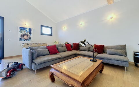 La Plaine-Sur-Mer 801: Canapé, Design Intérieur, Meubles, Sol, Salon, Bois, Sol, Plafond, Domicile