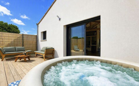 La Plaine-Sur-Mer 801: Piscine, Composite, Recours, Eco Hôtel, Jacuzzi, Cour, Mobilier De Jardin, Hôtel, Thermes, Villa