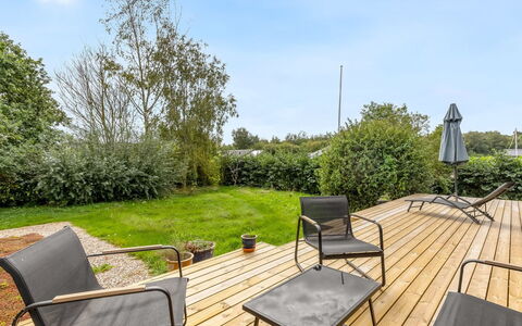 Munibert - 100M from the Sea: Meubles, Bois, Mobilier De Jardin, Chaise, Jardin, Dur, Tableau De Plein Air, Plate-Forme, Ombre, Tache De Bois