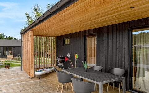 Munibert - 100M from the Sea: Bois, Domicile, Composite, Dur, Tache De Bois, Plate-Forme, Planche, Batiments Jardin, Ombre, Table Cuisine Et Salle A Manger