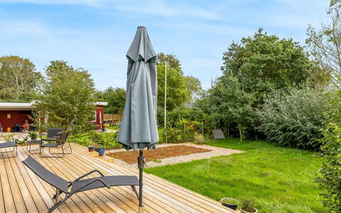 Munibert - 100M from the Sea: Arbuste, Jardin, Lot Terre, Meubles, Mobilier De Jardin, Chaise, Dur, Plate-Forme, Ombre