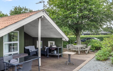 Dior - 800M from the Sea: Domicile, Chalet, Biens, Siding, Ombre, Cour, Dur, Aménagement Paysager, Batiments Jardin, Mobilier De Jardin