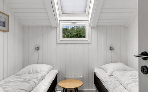 Dior - 800M from the Sea: Bois, Chambre, Lit, Sol, Plafond, Literie, Design Intérieur, Drap De Lit, Cadre De Lit