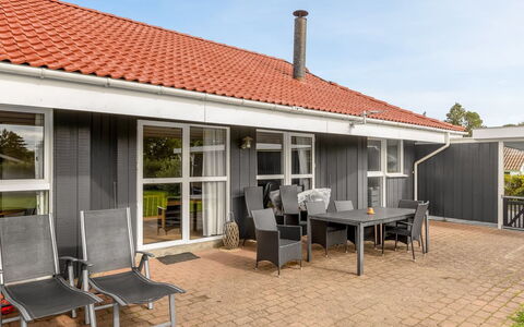 Helrun - 800M from the Sea: Domicile, Ombre, Biens, Mobilier De Jardin, Recours, Chaise, Cour, Porche, Dur, Conception