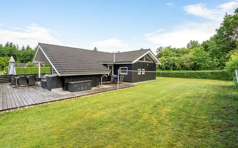 Tobias - 30Km from the Sea: Maison, Toit, Domicile, Chalet, Pelouse, Ferme, Biens, Jardin, Siding, Aménagement Paysager