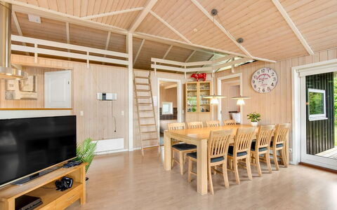Tobias - 30Km from the Sea: Bois, Sol, Plafond, Sol, Design Intérieur, Parquet, Dur, Tache De Bois, Domicile, Porte