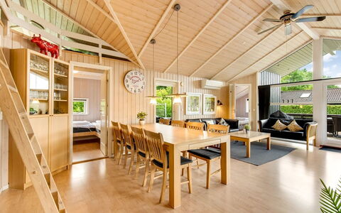 Tobias - 30Km from the Sea: Bois, Plafond, Design Intérieur, Parquet, Sol, Domicile, Sol, Dur, Revêtement De Sol Stratifié, Tache De Bois