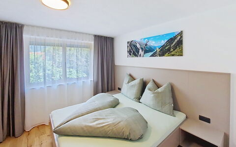Das Maridl: Design Intérieur, Pièce, Lit, Plafond, Meubles, Chambre, Sol, Sol, Rideau, Oreiller
