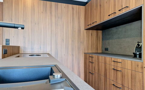 Das Maridl: Bois, Design Intérieur, Sol, Comptoir, Sol, Cabinetry, Cuisine, Tache De Bois, Dur, Luminaire