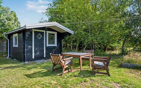 Heidrun - 400M from the Sea: Bois, Chalet, Cabanon, Batiments Jardin, Jardin, Cabane En Rondins, Arrière-Cour, Dur, Pelouse, Cour