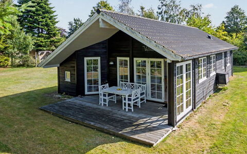 Heidrun - 400M from the Sea: Chalet, Ombre, Dur, Porche, Batiments Jardin, Planche, Siding, Recours, Structure En Plein Air, Cabane En Rondins
