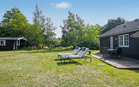 Heidrun - 400M from the Sea: Maison, Domicile, Chalet, Arbuste, Pelouse, Jardin, Biens, Ombre, Aménagement Paysager, Cour