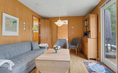 Karelia - 900M from the Sea: Meubles, Design Intérieur, Sol, Bois, Sol, Canapé, Table, Plafond, Pièce, Salon