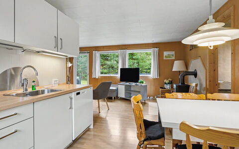 Karelia - 900M from the Sea: Meubles, Design Intérieur, Sol, Bois, Plafond, Sol, Cuisine, Pièce, Luminaire, Comptoir