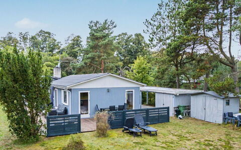 Karelia - 900M from the Sea: Domicile, Maison, Zone Résidentielle, Chalet, Toit, Lot Terre, Biens, Siding, Batiments Jardin, Jardin