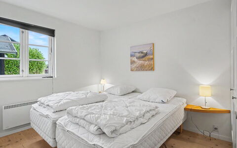 Gunda - 150M from the Sea: Domicile, Chambre, Lit, Literie, Appartement, Cadre De Lit, Drap De Lit, Gelé, Daylighting, Hôtel