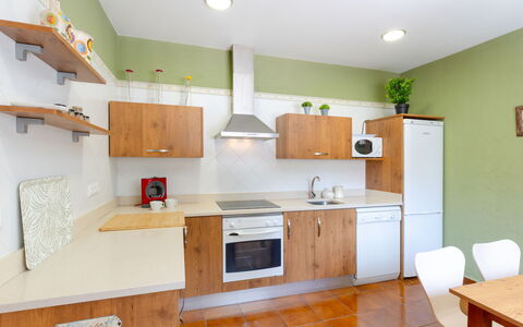 Aurea: Cuisine, Appareil De Cuisine, Comptoir, Cabinetry, Principaux Appliance, Meubles, Sol, Design Intérieur, Bois, Électroménager