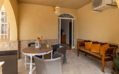 Aurea: Meubles, Design Intérieur, Sol, Sol, Chaise, Canapé, Pièce, Plafond, Appartement, Salon