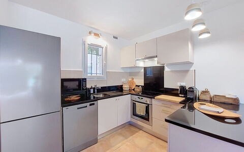 Casa San Ciprianu: Appareil De Cuisine, Cuisine, Principaux Appliance, Comptoir, Design Intérieur, Meubles, Cabinetry, Cuisinière, Sol, Électroménager