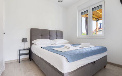 Le Vito: Chambre, Design Intérieur, Lit, Meubles, Sol, Literie, Domicile, Drap De Lit, Pièce, Cadre De Lit