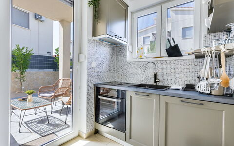 Le Vito: Cuisine, Appareil De Cuisine, Comptoir, Principaux Appliance, Design Intérieur, Sol, Cabinetry, Électroménager, Meubles, Sol