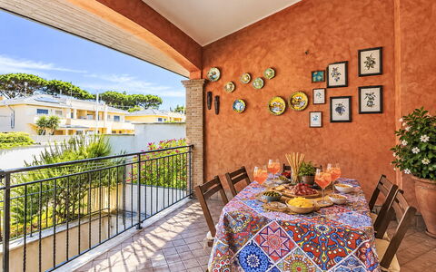 Il Giardino di Anzio: Meubles, Chaise, Table Cuisine Et Salle A Manger, Pot De Fleur, Tableau De Plein Air, Mobilier De Jardin, Plante D'Appartement, Balcon, Jardin, Patio