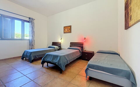 Alpamar: Sol, Sol, Meubles, Plafond, Lit, Pièce, Chambre, Appartement, Cadre De Lit, Dur